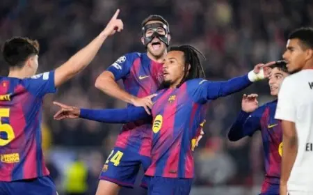 كوندي يسطع في سماء دوري أبطال أوروبا ويقود برشلونة لفوز حاسم على فرانكفورت