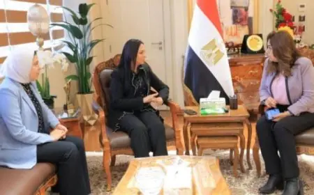 عوض ومرسي يتعاونان لتعزيز جهود الهلال الأحمر ومناقشة الملفات المشتركة في المحافظات