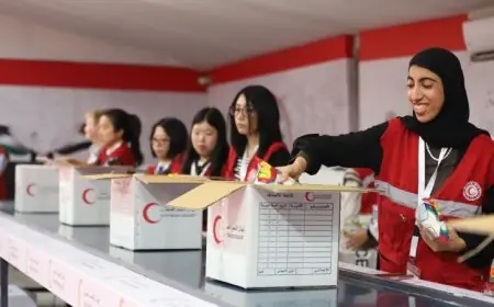 الهلال الأحمر يستقبل وفد سفينة شباب العالم ويشارك في تعبئة المساعدات لإغاثة غزة