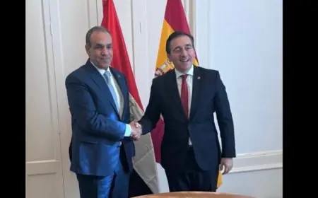 وزير الخارجية يلتقي بنظيره الإسباني لبحث التطورات الإقليمية المهمة