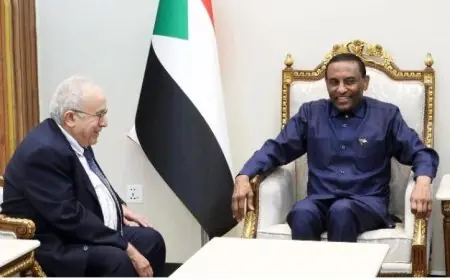 رئيس الوزراء السوداني يناقش تعزيز علاقات التعاون مع المبعوث الأممي