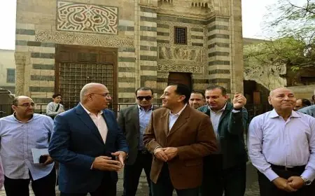 مدبولي يزور منطقة الخيامية ويعلن عن إنشاء معرض للحرف اليدوية في حديقة الفسطاط