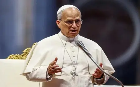 بابا الفاتيكان يدعو حزب الله إلى التخلي عن السلاح في خطوة نحو السلام