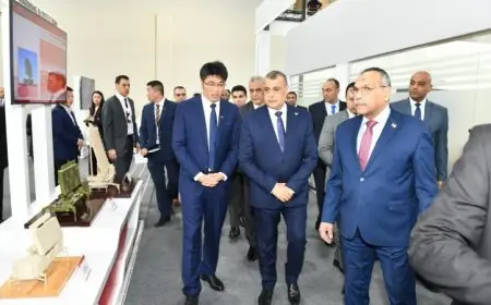وزير الإنتاج الحربي يتفقد أجنحة الشركات في المعرض الدولي للصناعات الدفاعية