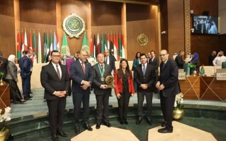 وزير الشباب والرياضة يشارك في حفل توزيع جوائز التميز الحكومي العربي المميز