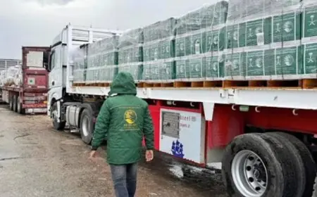 المساعدات السعودية الإغاثية والغذائية تستمر في الوصول إلى قطاع غزة من خلال منفذ رفح