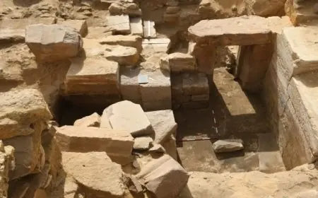 اكتشاف بقايا معبد وادي المجموعة الشمسية للملك نى أوسر رع في أبوصير الأثرية