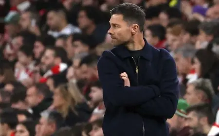 جمهور برشلونة يسخر من تشابي ألونسو ويحثه على البقاء في ريال مدريد