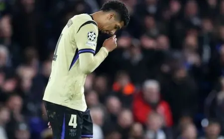 لاعبو برشلونة يتكاتفون لحل أزمة رونالد أراوخو