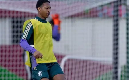 إصابة جديدة تثير القلق في صفوف السعودية قبل مواجهة الإمارات بكأس العرب