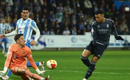 حارس تالافيرا يشيد بلطف كيليان مبابي ويكشف كيف حاصروا ريال مدريد في ملعبه