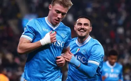 نابولي يتخطى ميلان ويحجز مقعده في نهائي السوبر الإيطالي بالرياض