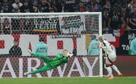 ماتفي سافونوف حارس باريس سان جيرمان يتعرض لكسر في اليد خلال نهائي كأس إنتركونتيننتال