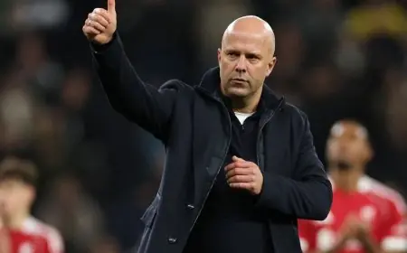 سلوت مدرب ليفربول يتطلع لتجاوز لحظات الخسارة أمام توتنهام