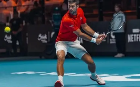 رونالدو يمنح دجوكوفيتش جائزة غلوب سوكر في لحظة تاريخية لا تُنسى