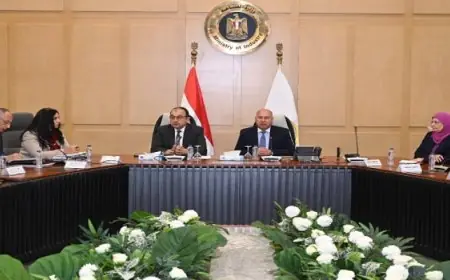 وزير الصناعة ووزير قطاع الأعمال يناقشان مع مصنعي النسيج والملابس تعزيز التصنيع المحلي