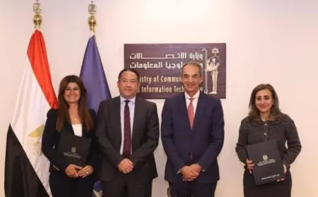 وزير الاتصالات يحضر توقيع مذكرة تفاهم تاريخية بين الوزارة وشركة أورنچ مصر