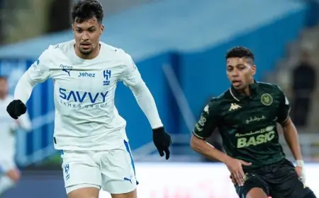 الهلال يتعادل مع الخلود في الشوط الأول رغم تفوقه العددي