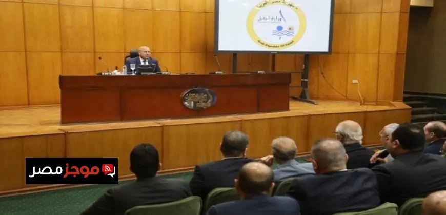 كامل الوزير يلتقي ممثلي 23 شركة في اجتماع موسع لبحث تصنيع الأتوبيسات والمركبات ومكوناتها