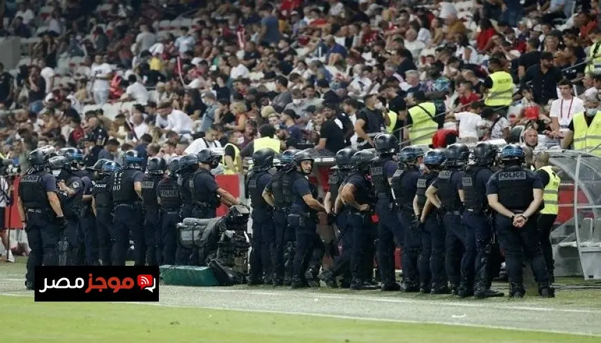 نيس الفرنسي يرفض اعتداءات الجماهير على اللاعبين والجهاز الفني ويطالب بالتحقيق