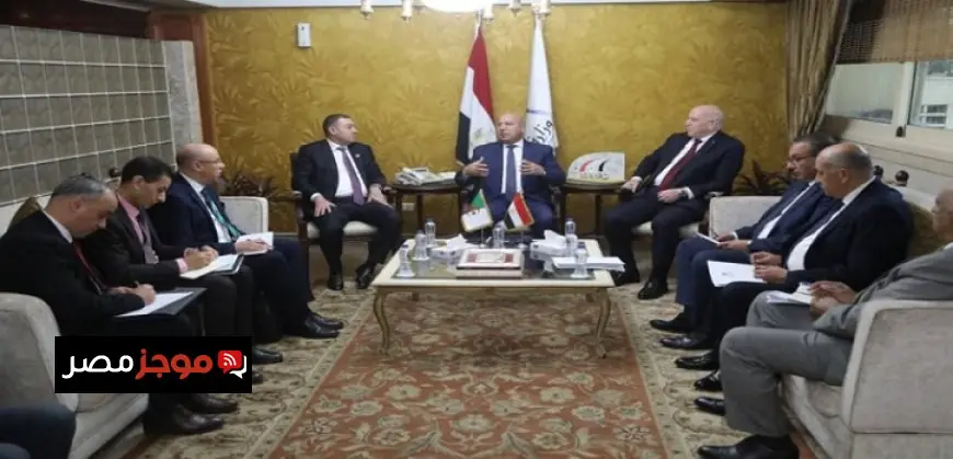 وزير الصناعة يناقش أوجه التعاون بين الجزائر وبلد آخر مع وزيري الصناعة والداخلية والنقل