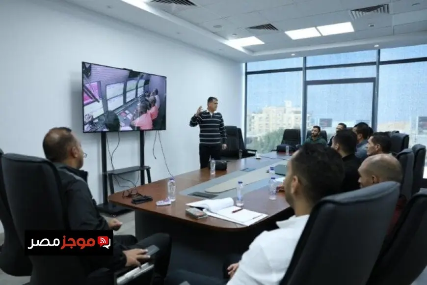 أوسكار رويز يجتمع مع الحكام لمناقشة الحالات الفنية المهمة