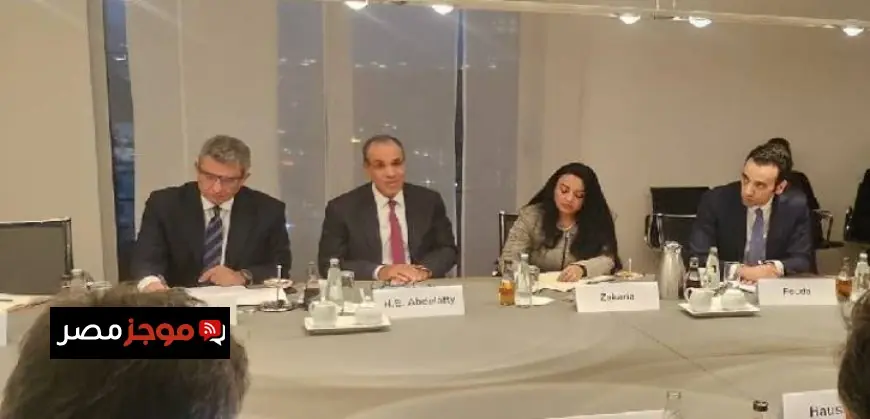 وزير الخارجية يوضح التزام الدولة بتعزيز مشاركة القطاع الخاص في تعزيز النمو الاقتصادي