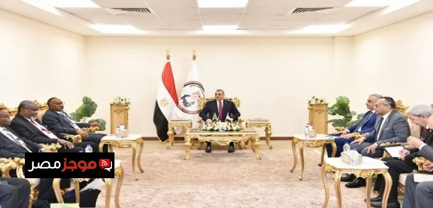وزير الدولة للإنتاج الحربي يبحث تعزيز التعاون مع مدير عام الصناعات الدفاعية السودانية