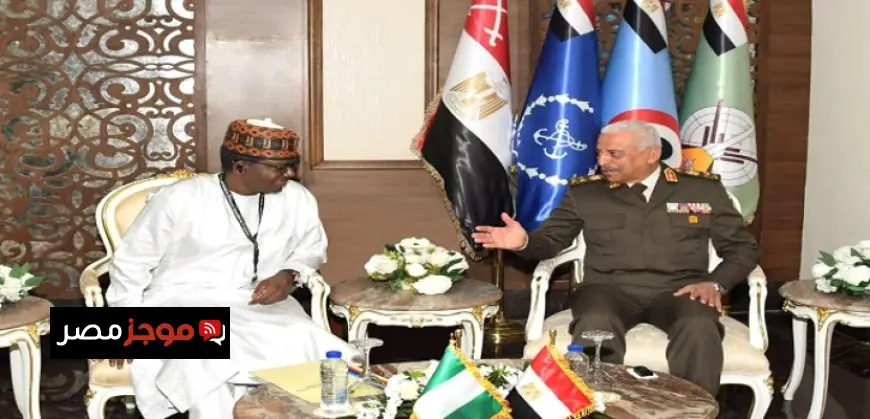 وزير الدفاع ورئيس الأركان يتناقشان مع قادة الوفود العسكرية في إيديكس 2025 لتعزيز التعاون الأمني