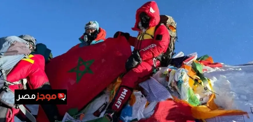 امرأة مغربية تتجاوز حدود العمر وتصل إلى أصعب القمم الجبلية