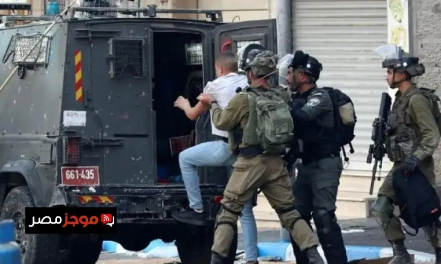 الاحتلال يواصل استهداف الفلسطينيين بحملة اعتقالات ومداهمات في طولكرم والخليل ونابلس