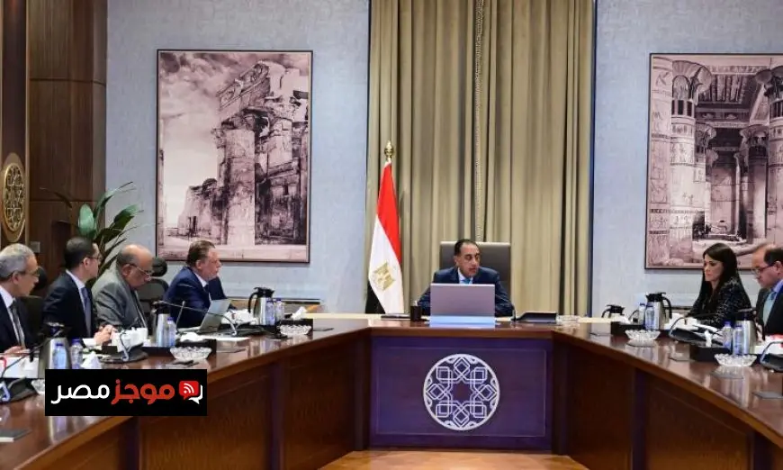 رئيس الوزراء يراقب التقدم في مشاريع الطاقة الجديدة والمتجددة