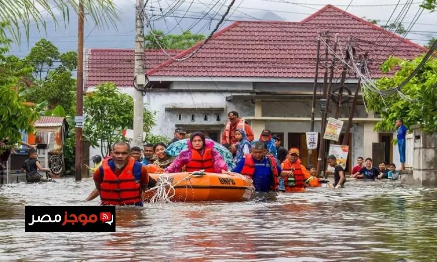 حصيلة ضحايا فيضانات إندونيسيا تتجاوز 631 قتيلا وإجلاء مليون مواطن في الكارثة