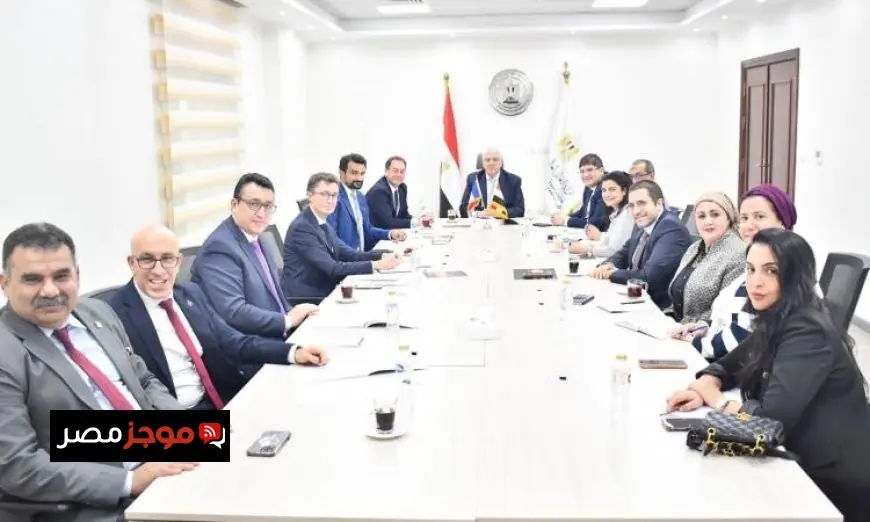 وزير التعليم العالي والسفير الفرنسي يستعرضان أحدث تطورات مشروع حرم الجامعة الجديد