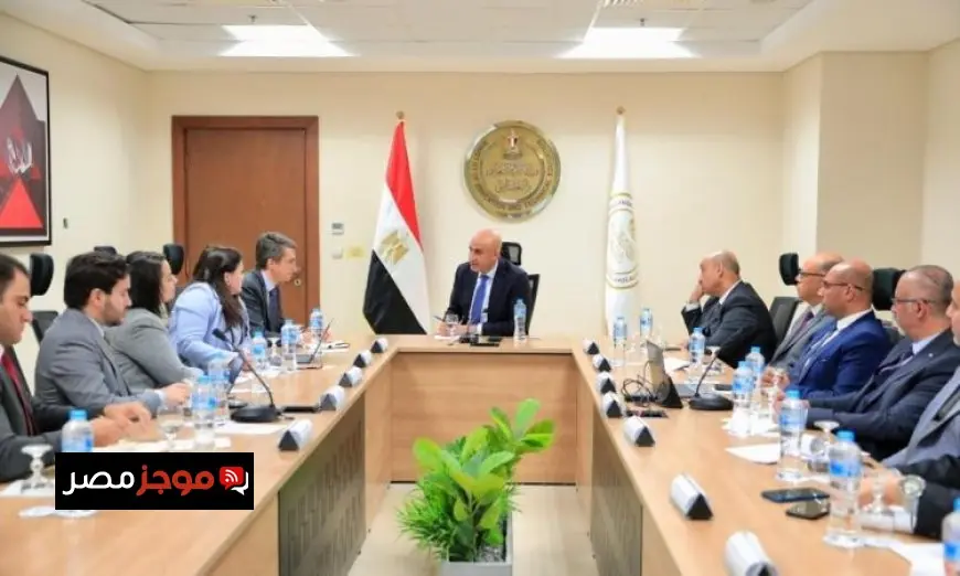 نجاح وزير التعليم في تقليل الكثافات الطلابية وتوفير المعلمين للقضاء على العجز