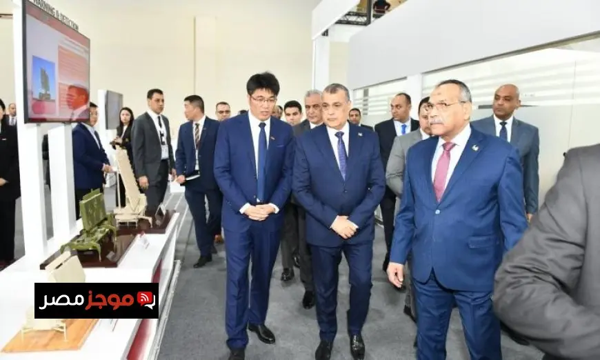 وزير الإنتاج الحربي يتفقد أجنحة الشركات في المعرض الدولي للصناعات الدفاعية
