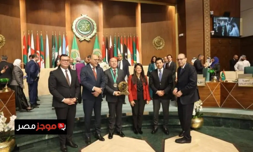 وزير الشباب والرياضة يشارك في حفل توزيع جوائز التميز الحكومي العربي المميز