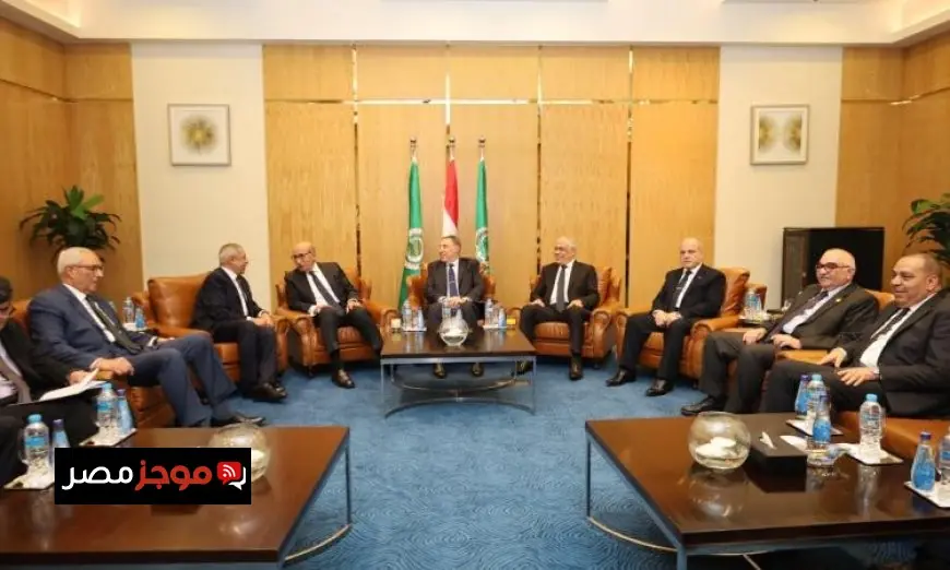 رئيس النيابة الإدارية يشارك في اجتماع حاسم لمجلس كلية القانون بالأكاديمية العربية للعلوم