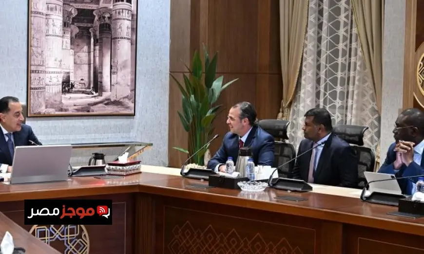 رئيس الوزراء يعقد لقاءً مع رئيس قسم الأصول الأساسية والأسواق الناشئة في شركة شيفرون