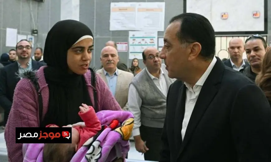 مدبولي يتفاعل مع المواطنين أثناء زيارة مركز طب الأسرة في طحانوب