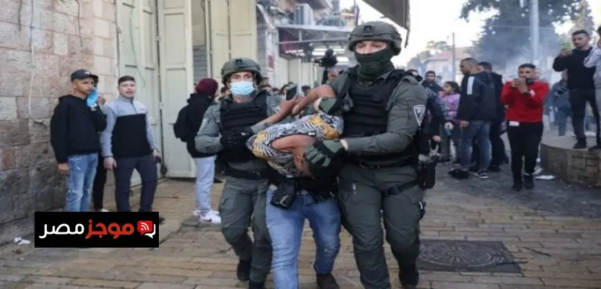 قوات الاحتلال تعتقل 43 فلسطينيًا في مداهمات عسكرية بعدة محافظات في الضفة الغربية