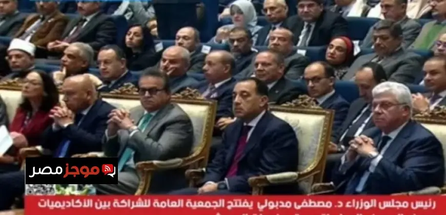 وزير الثقافة يناقش سبل تعزيز التعاون مع هيئة متاحف قطر ويشارك في احتفالات اليوم الوطني