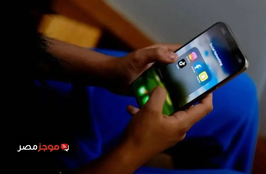 تحذير من لوفيجارو حول التأثيرات السلبية لوسائل التواصل الاجتماعي على شباب اليوم