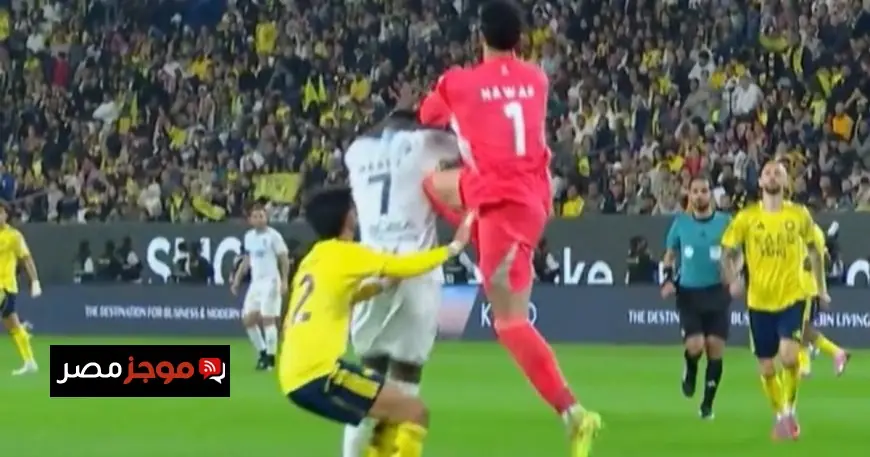 نواف العقيدي حارس النصر يتسبب في إصابة لاعب الأخدود بكسر في القفص الصدري