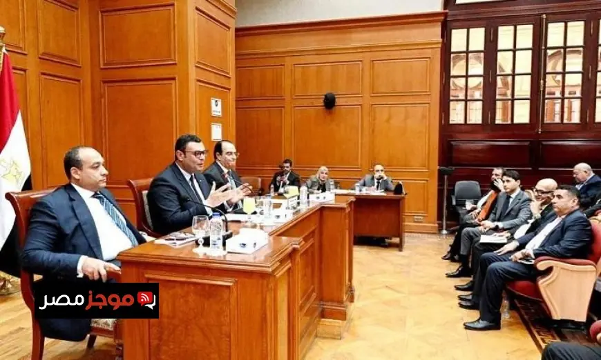 وزير الإسكان يستعرض خطة الوزارة في اجتماع لجنة الإسكان والنقل بمجلس الشيوخ