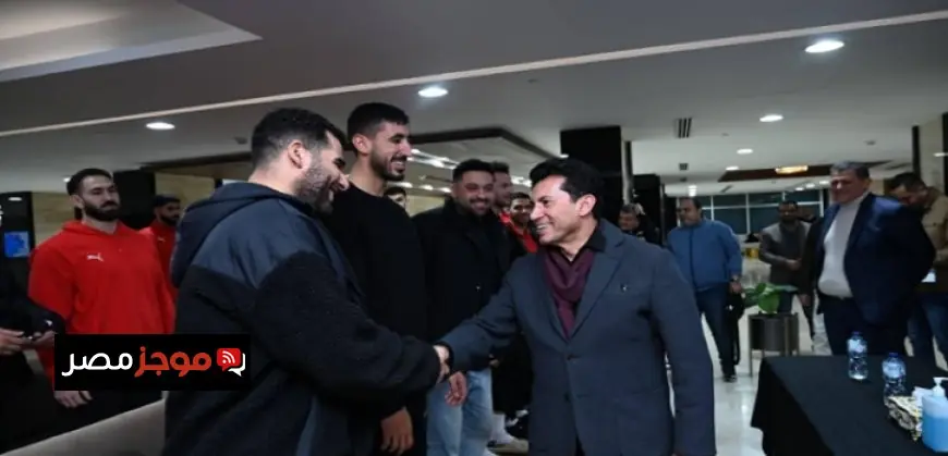 وزير الرياضة يتحدث مع منتخب مصر لكرة اليد قبل انطلاق البطولة الدولية في إسبانيا