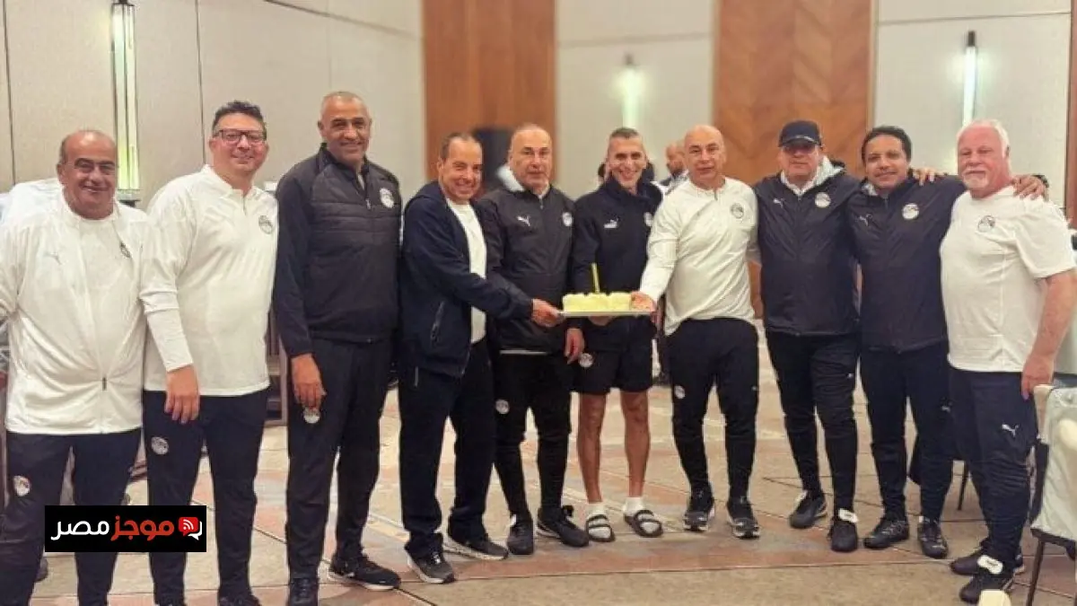 منتخب مصر يحتفل بعيد ميلاد لاعبيه وإدارته بعد جلسة تدريبية مميزة