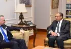 وزير الخارجية يناقش القضايا الإقليمية مع كبير مستشاري الرئيس الأمريكي للشؤون العربية والأفريقية