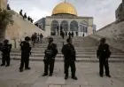 الاحتلال الإسرائيلي ينفي ثلاثة فلسطينيين من المسجد الأقصى في تصعيد جديد