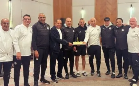 منتخب مصر يحتفل بعيد ميلاد لاعبيه وإدارته بعد جلسة تدريبية مميزة